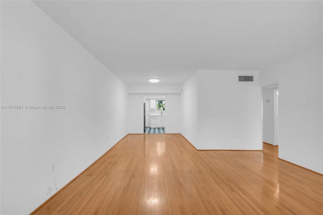 合同活跃: $3,000 (2 贝兹, 2 浴室, 1147 平方英尺)