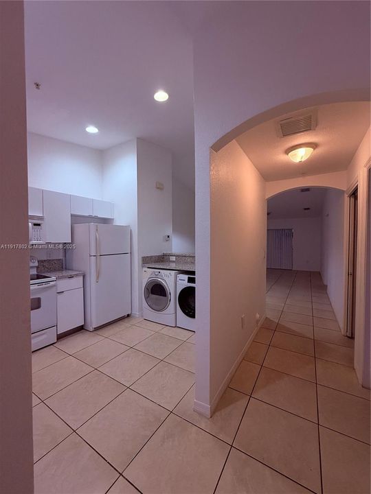 For Rent: $2,400 (2 beds, 2 baths, 950 Square Feet)