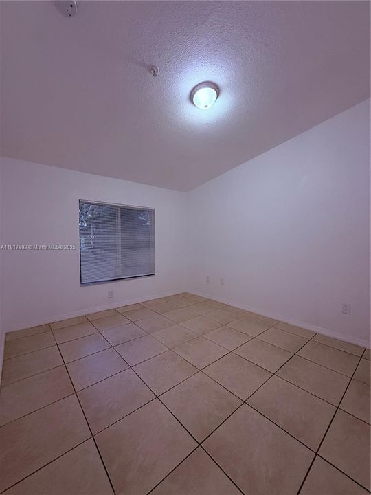 For Rent: $2,400 (2 beds, 2 baths, 950 Square Feet)