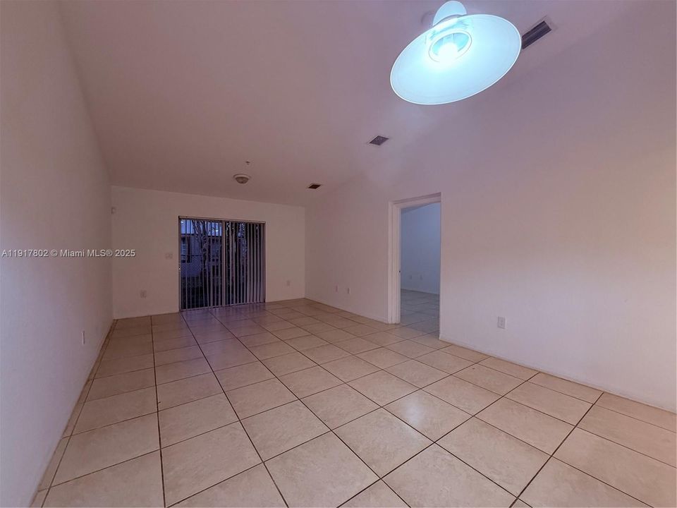 For Rent: $2,400 (2 beds, 2 baths, 950 Square Feet)