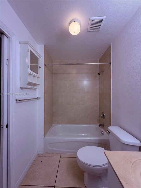 For Rent: $2,400 (2 beds, 2 baths, 950 Square Feet)