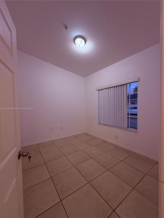 For Rent: $2,400 (2 beds, 2 baths, 950 Square Feet)