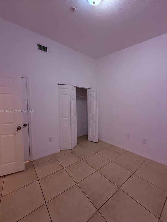 For Rent: $2,400 (2 beds, 2 baths, 950 Square Feet)