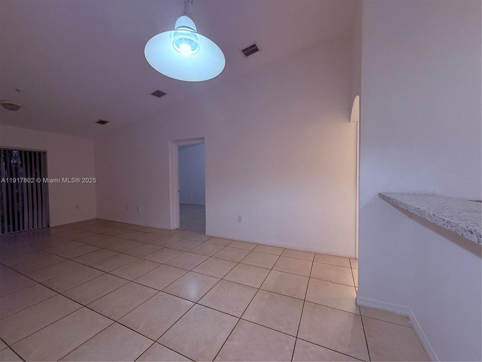 For Rent: $2,400 (2 beds, 2 baths, 950 Square Feet)
