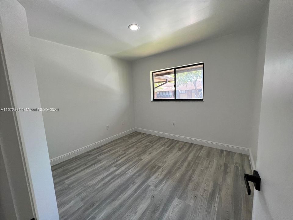 Под контрактом: $2,950 (3 спален, 2 ванн, 1239 Квадратных фут)