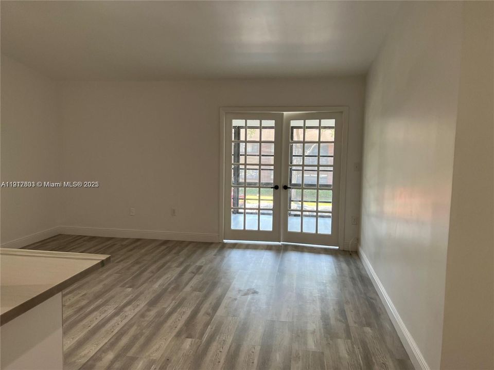 Под контрактом: $2,950 (3 спален, 2 ванн, 1239 Квадратных фут)