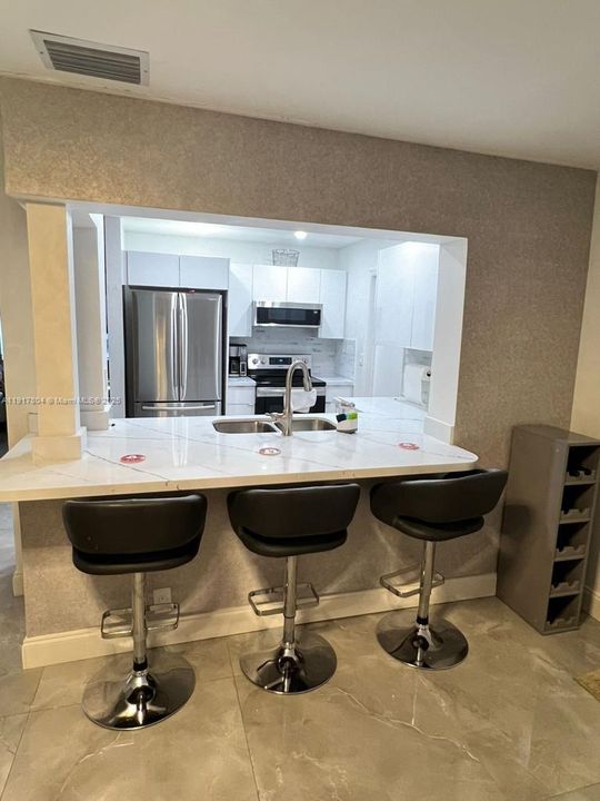 For Rent: $3,500 (2 beds, 1 baths, 1000 Square Feet)