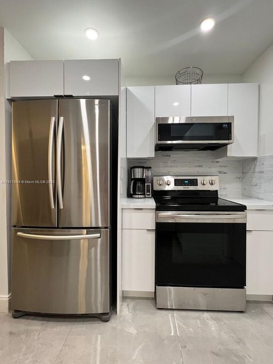 For Rent: $3,500 (2 beds, 1 baths, 1000 Square Feet)