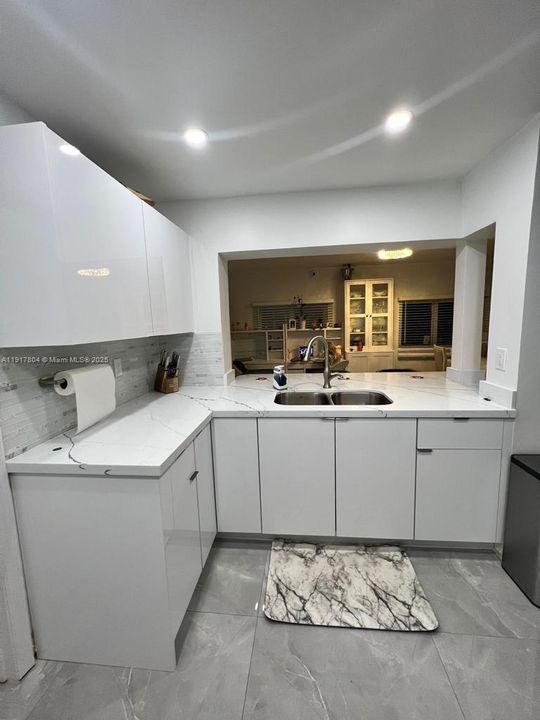 For Rent: $3,500 (2 beds, 1 baths, 1000 Square Feet)