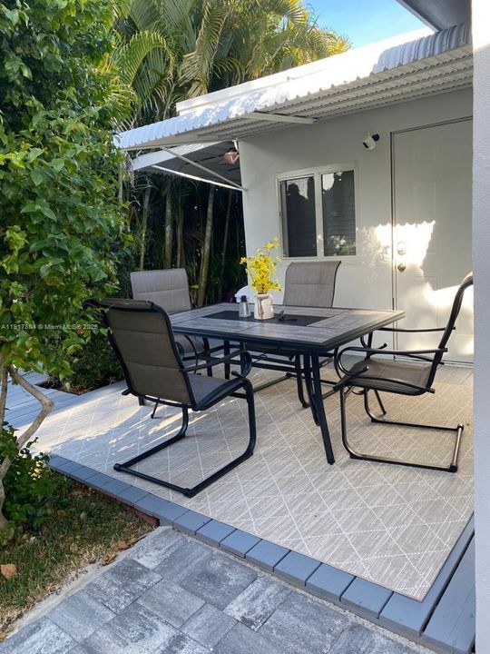 For Rent: $3,500 (2 beds, 1 baths, 1000 Square Feet)