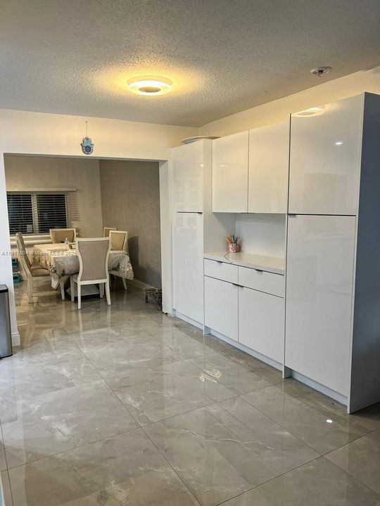 For Rent: $3,500 (2 beds, 1 baths, 1000 Square Feet)