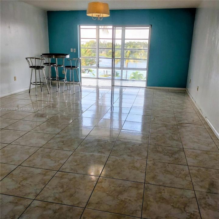 En Venta: $229,000 (2 camas, 2 baños, 1321 Pies cuadrados)