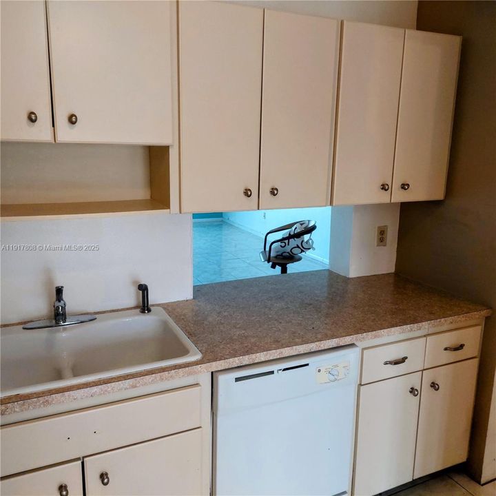 En Venta: $229,000 (2 camas, 2 baños, 1321 Pies cuadrados)