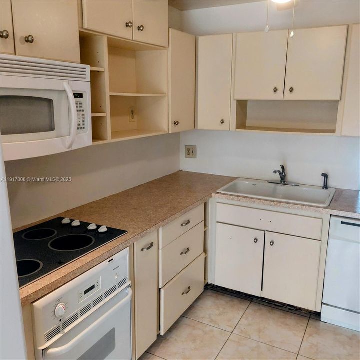 En Venta: $229,000 (2 camas, 2 baños, 1321 Pies cuadrados)