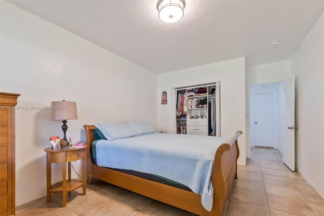 Active With Contract: $380,000 (1 beds, 1 baths, 779 Square Feet)