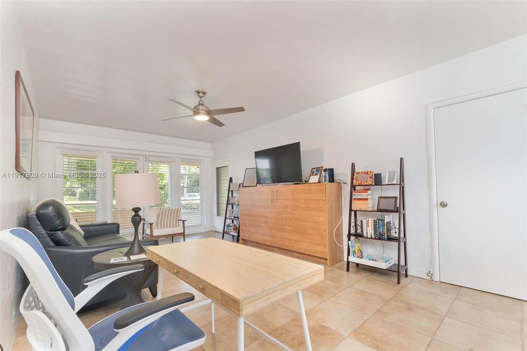 Active With Contract: $380,000 (1 beds, 1 baths, 779 Square Feet)
