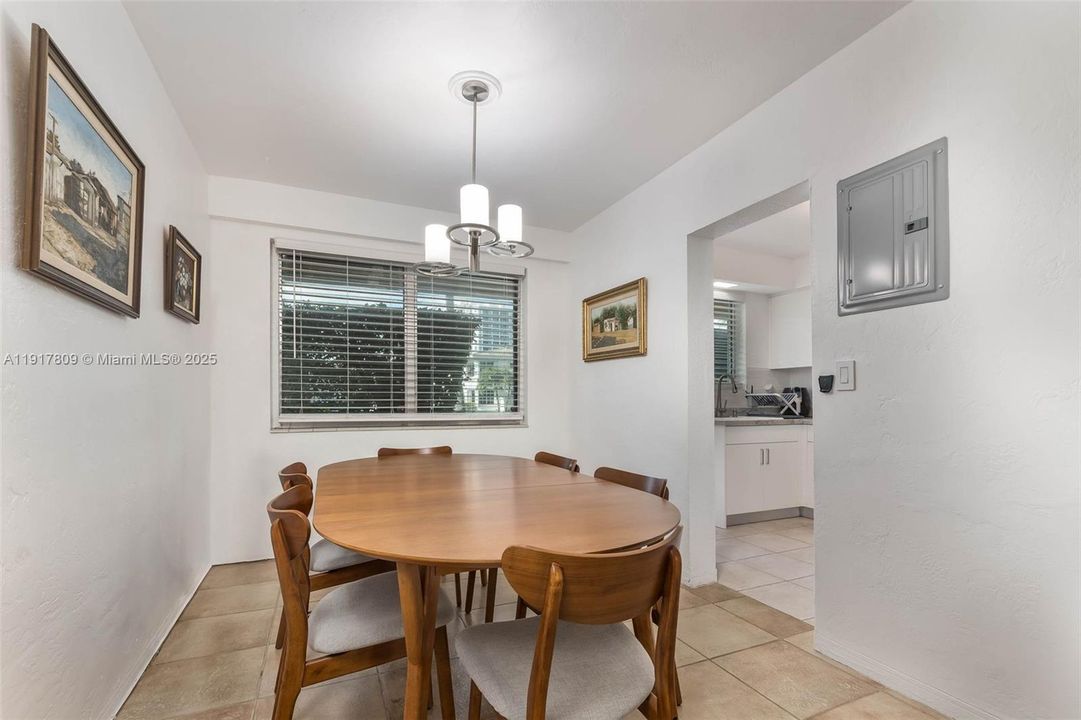 Active With Contract: $380,000 (1 beds, 1 baths, 779 Square Feet)