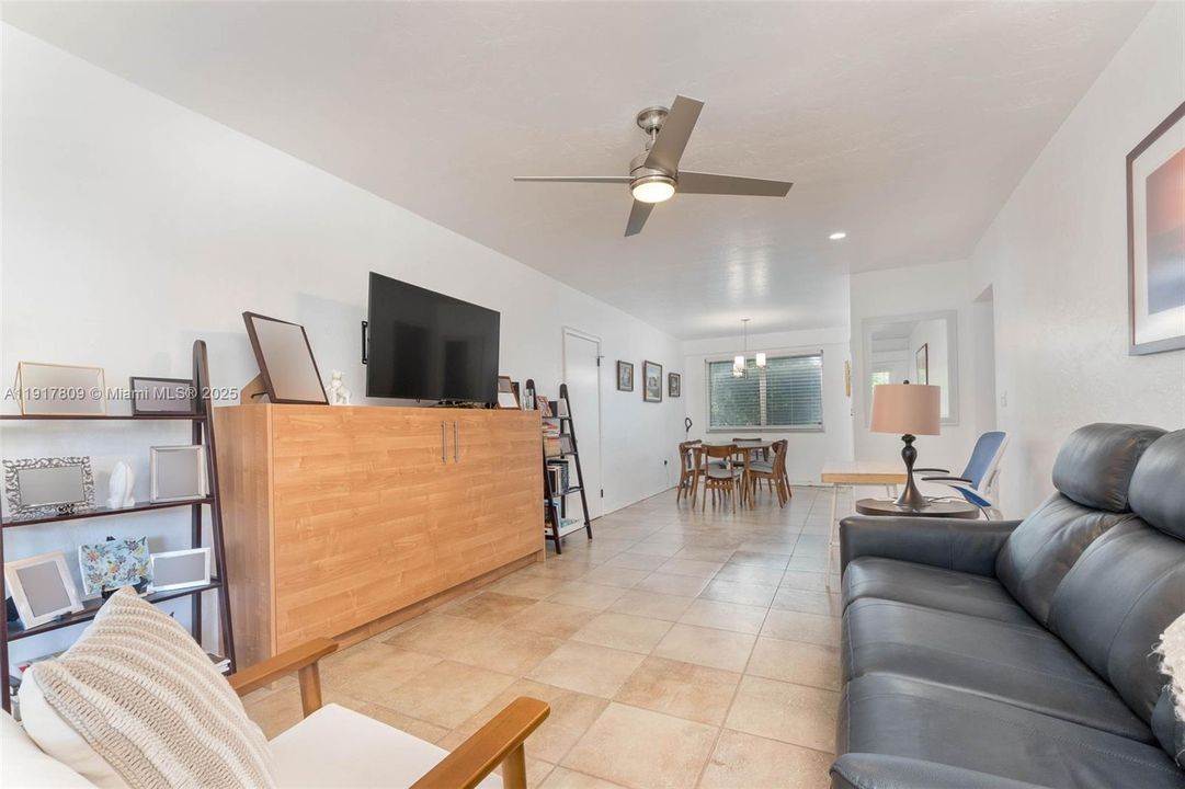 Active With Contract: $380,000 (1 beds, 1 baths, 779 Square Feet)