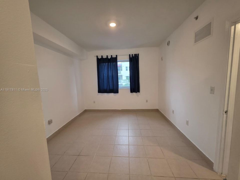 待售: $230,000 (2 贝兹, 2 浴室, 809 平方英尺)