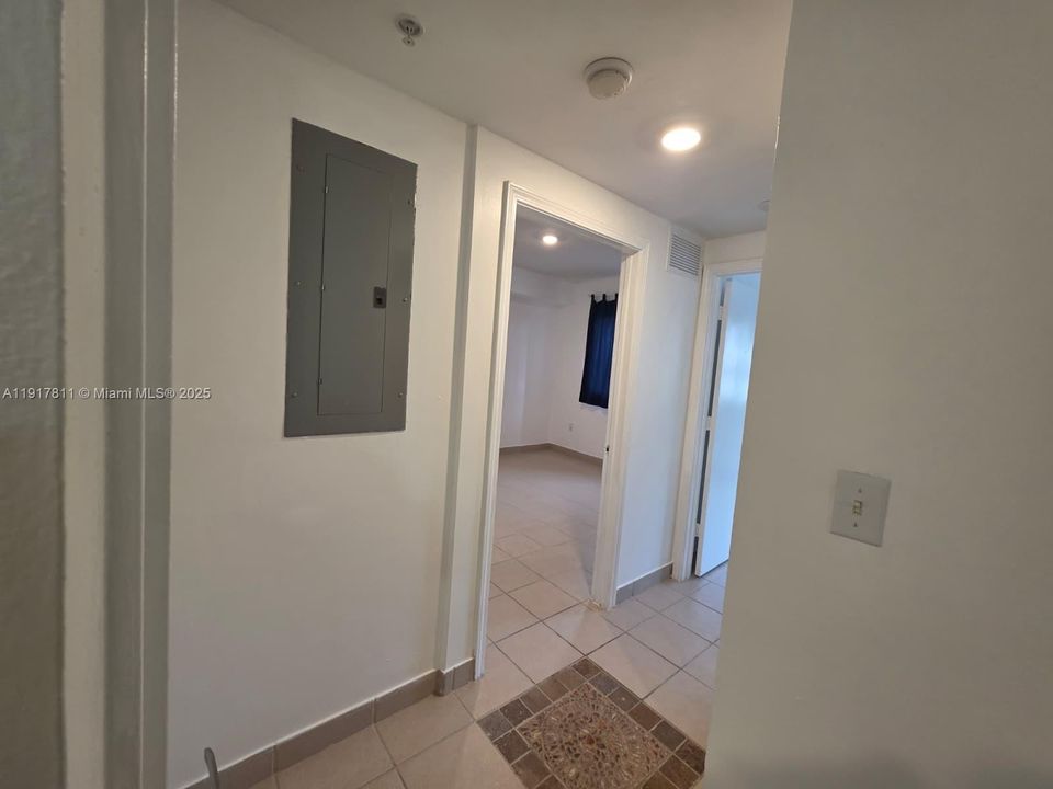 待售: $230,000 (2 贝兹, 2 浴室, 809 平方英尺)