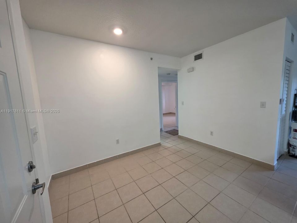 待售: $230,000 (2 贝兹, 2 浴室, 809 平方英尺)