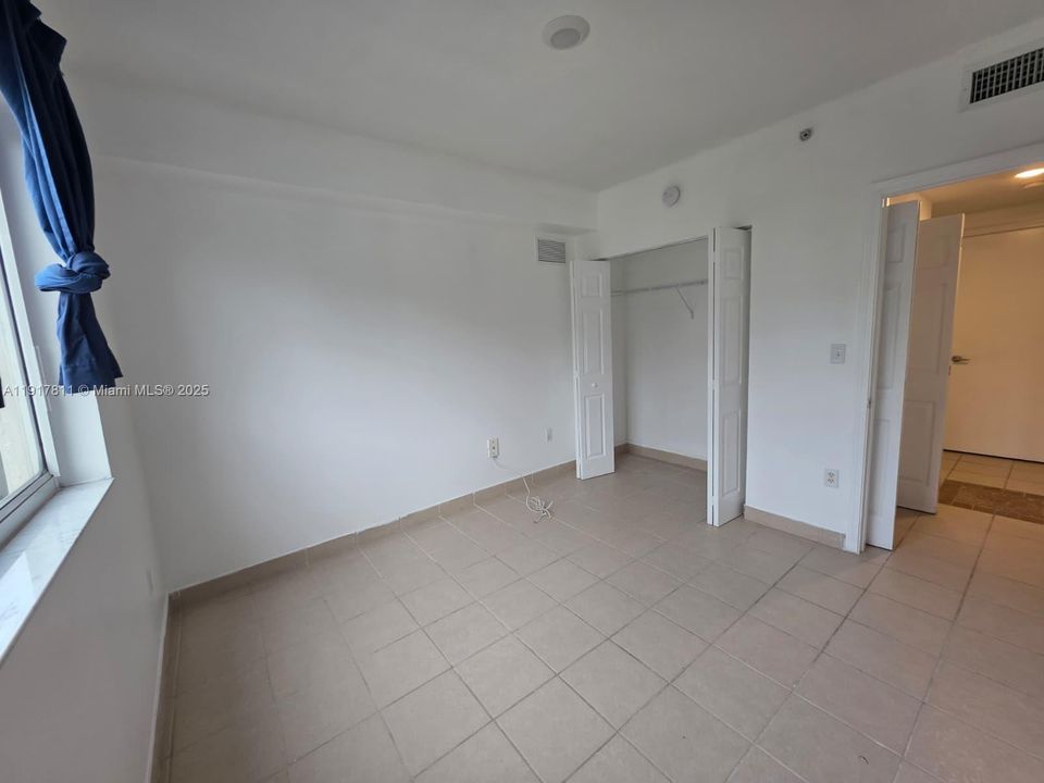 待售: $230,000 (2 贝兹, 2 浴室, 809 平方英尺)