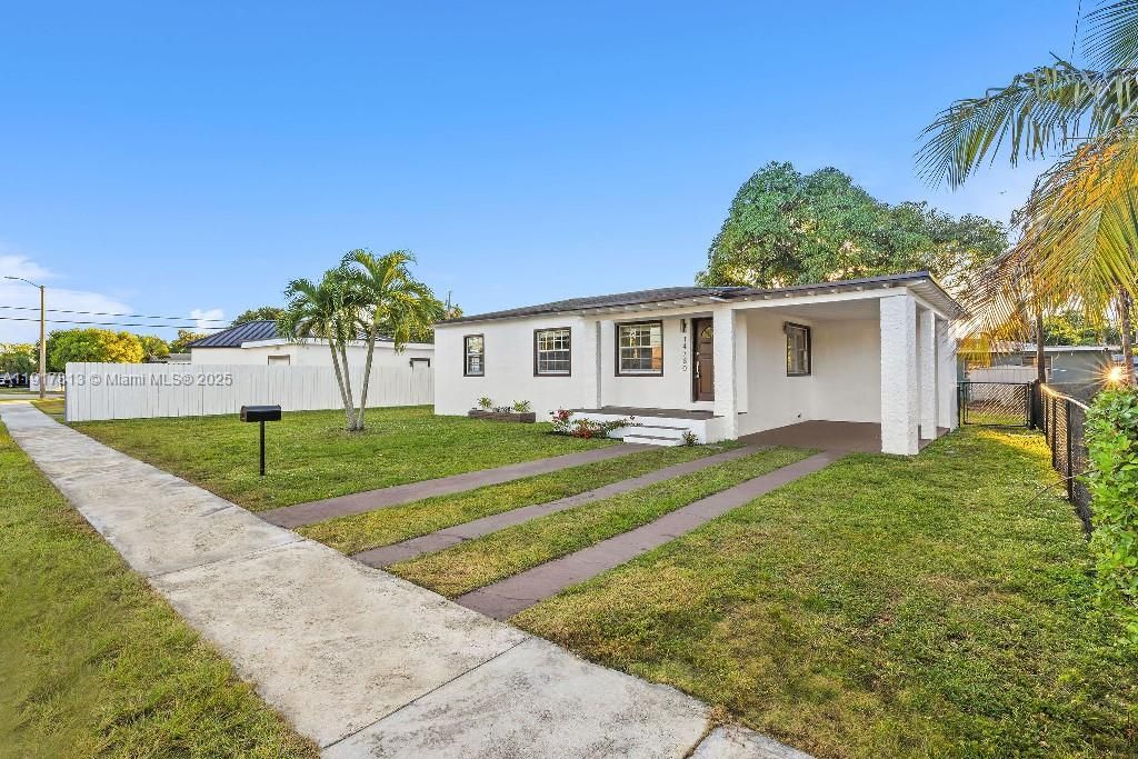 На продажу: $550,000 (3 спален, 1 ванн, 936 Квадратных фут)