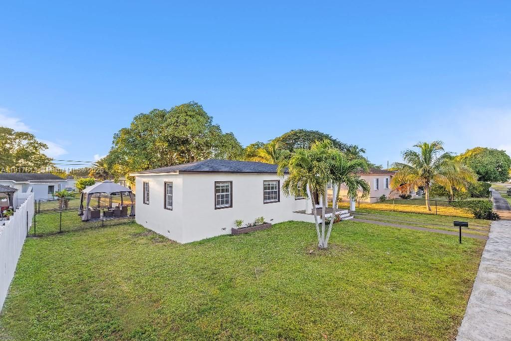 На продажу: $550,000 (3 спален, 1 ванн, 936 Квадратных фут)