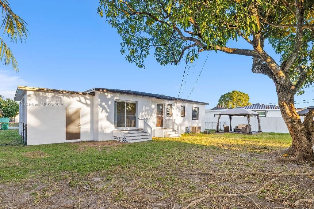 На продажу: $550,000 (3 спален, 1 ванн, 936 Квадратных фут)