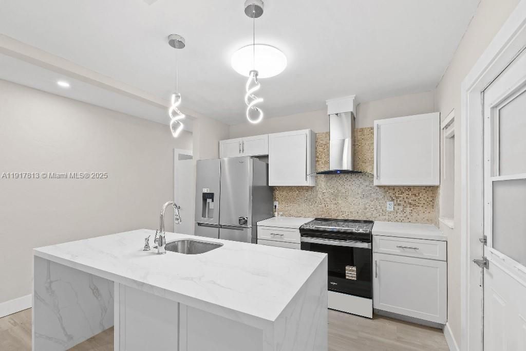 На продажу: $550,000 (3 спален, 1 ванн, 936 Квадратных фут)