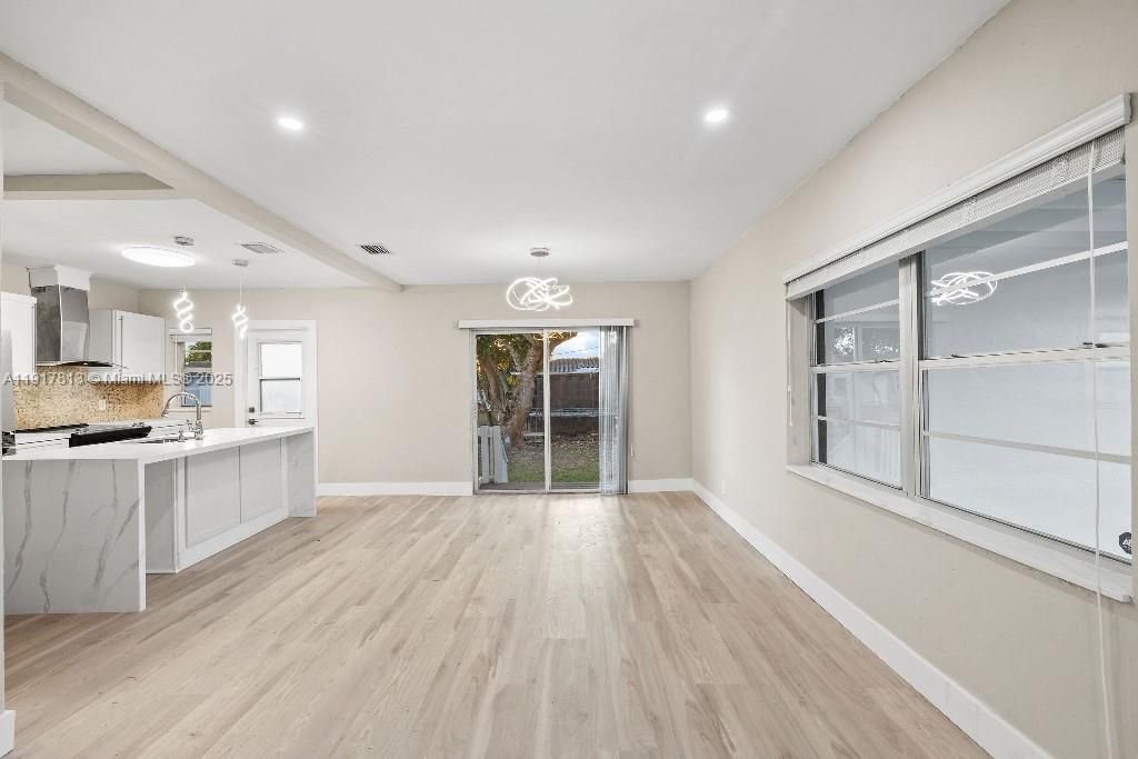 На продажу: $550,000 (3 спален, 1 ванн, 936 Квадратных фут)