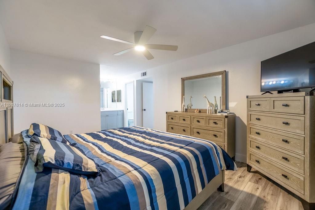 En Venta: $249,900 (2 camas, 2 baños, 1070 Pies cuadrados)