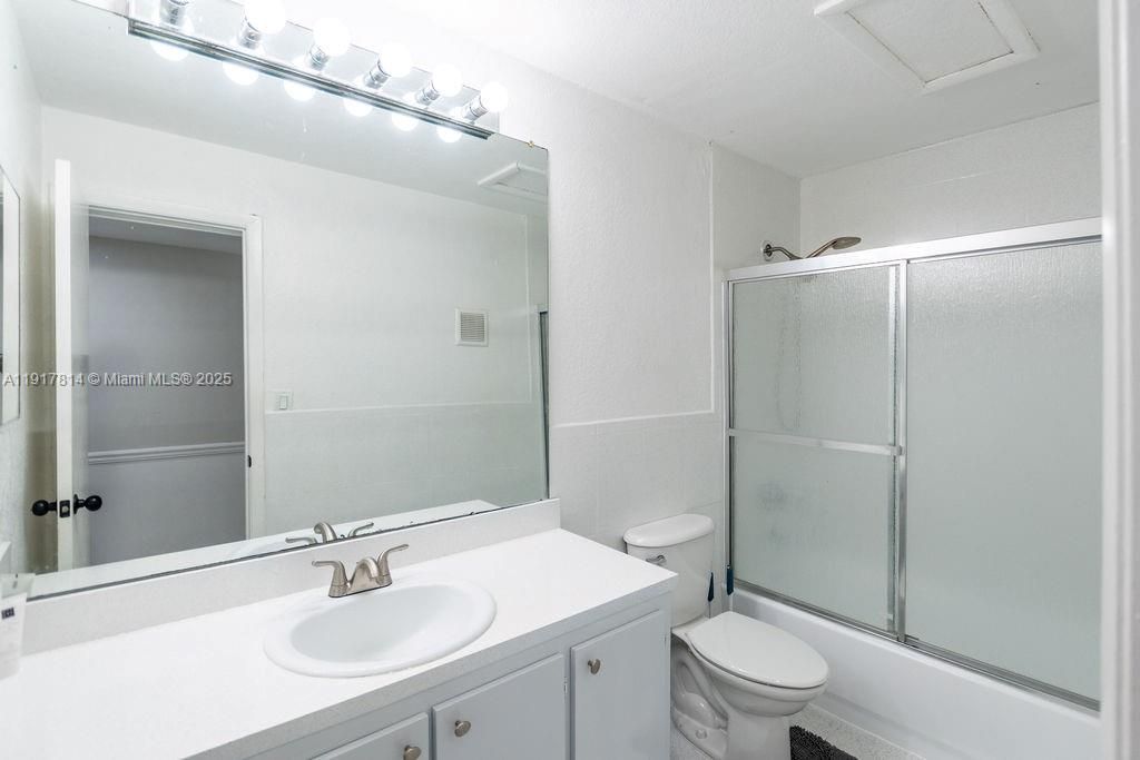 En Venta: $249,900 (2 camas, 2 baños, 1070 Pies cuadrados)