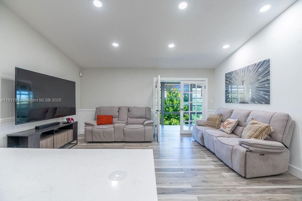 En Venta: $249,900 (2 camas, 2 baños, 1070 Pies cuadrados)