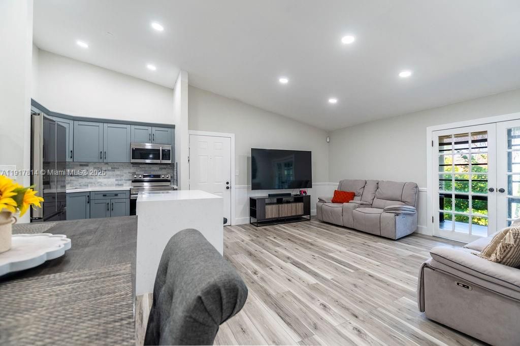 En Venta: $249,900 (2 camas, 2 baños, 1070 Pies cuadrados)