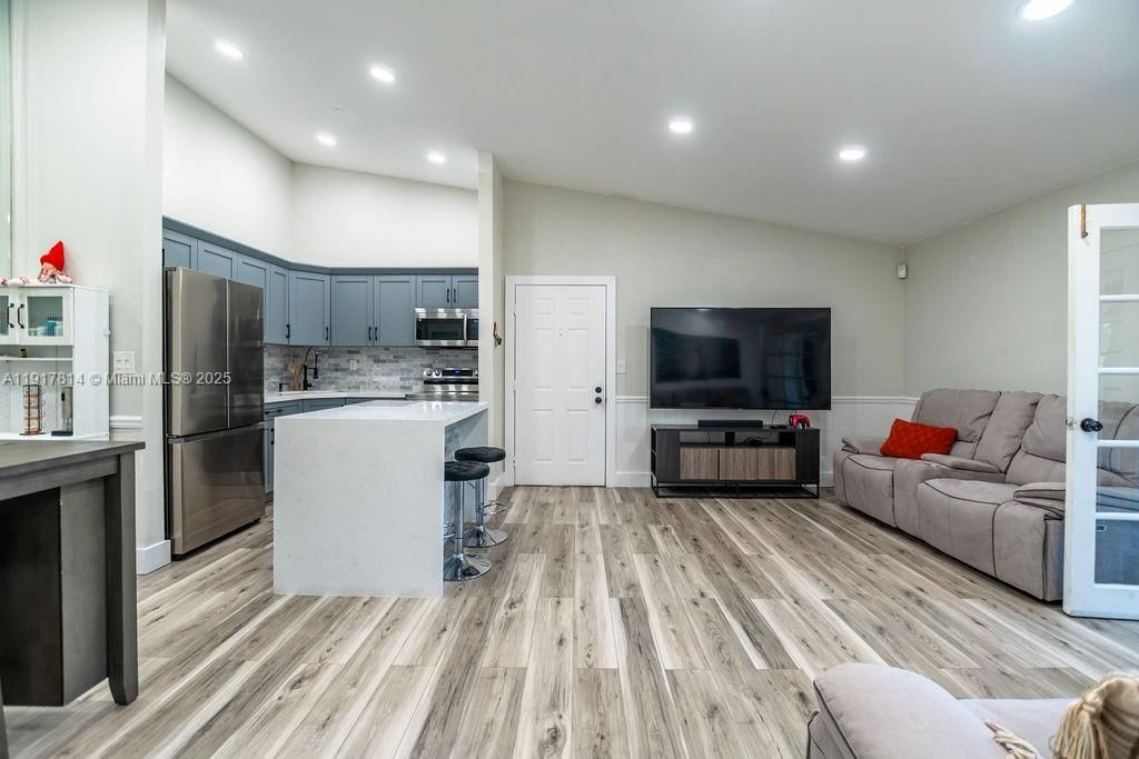 En Venta: $249,900 (2 camas, 2 baños, 1070 Pies cuadrados)