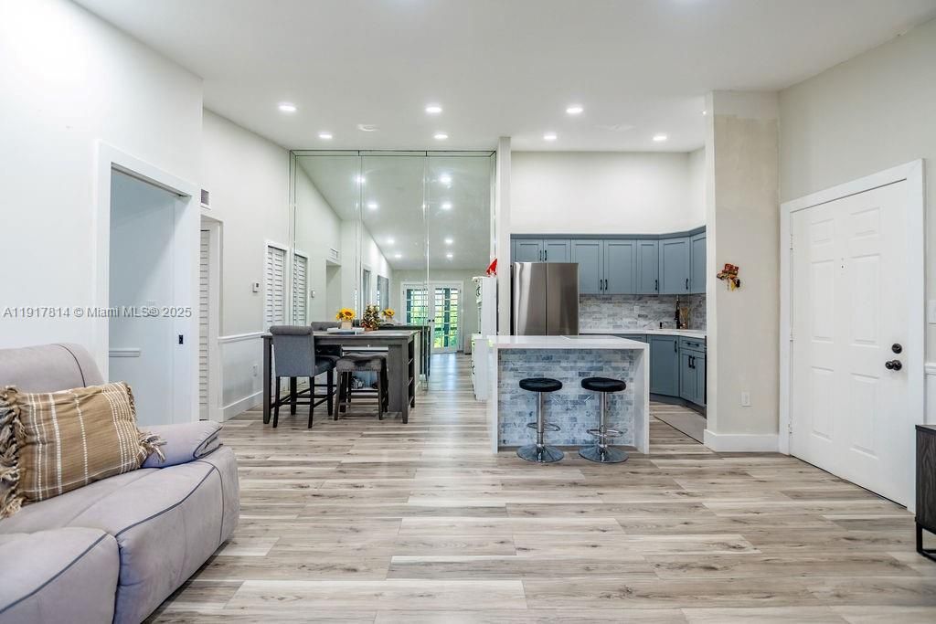 En Venta: $249,900 (2 camas, 2 baños, 1070 Pies cuadrados)