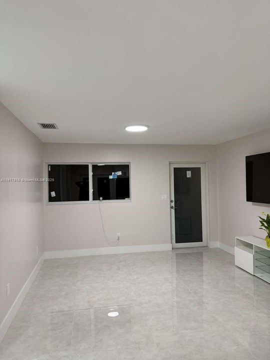 Active With Contract: $3,200 (3 beds, 2 baths, 1065 Square Feet)