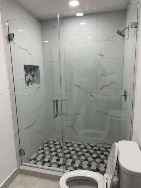 Active With Contract: $3,200 (3 beds, 2 baths, 1065 Square Feet)