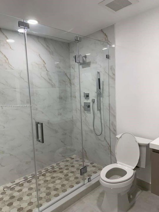 Active With Contract: $3,200 (3 beds, 2 baths, 1065 Square Feet)