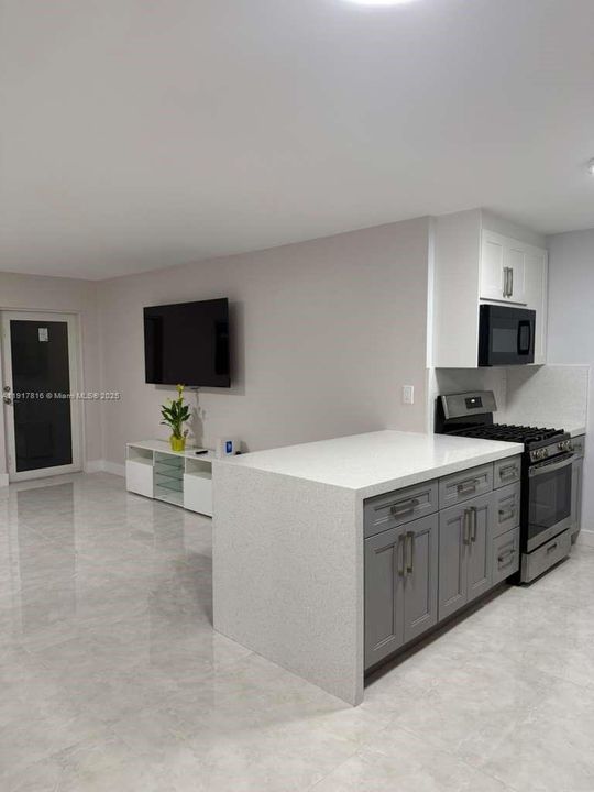 Active With Contract: $3,200 (3 beds, 2 baths, 1065 Square Feet)
