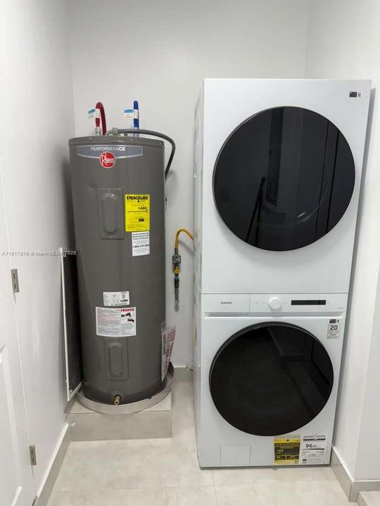 Active With Contract: $3,200 (3 beds, 2 baths, 1065 Square Feet)