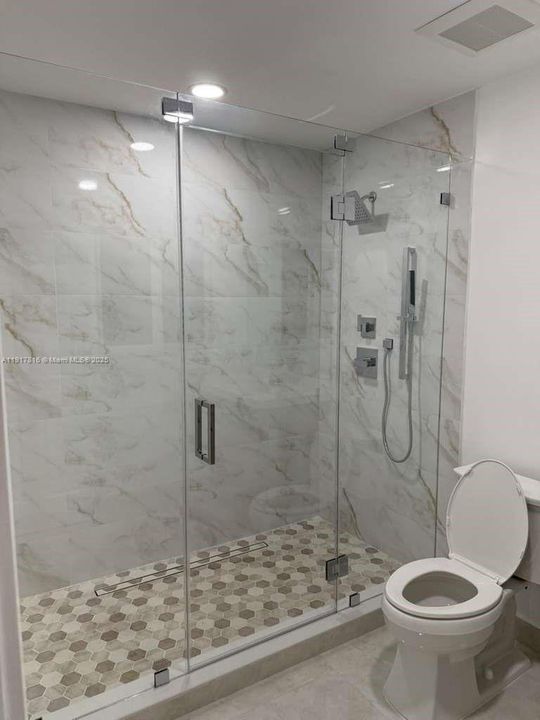 Active With Contract: $3,200 (3 beds, 2 baths, 1065 Square Feet)