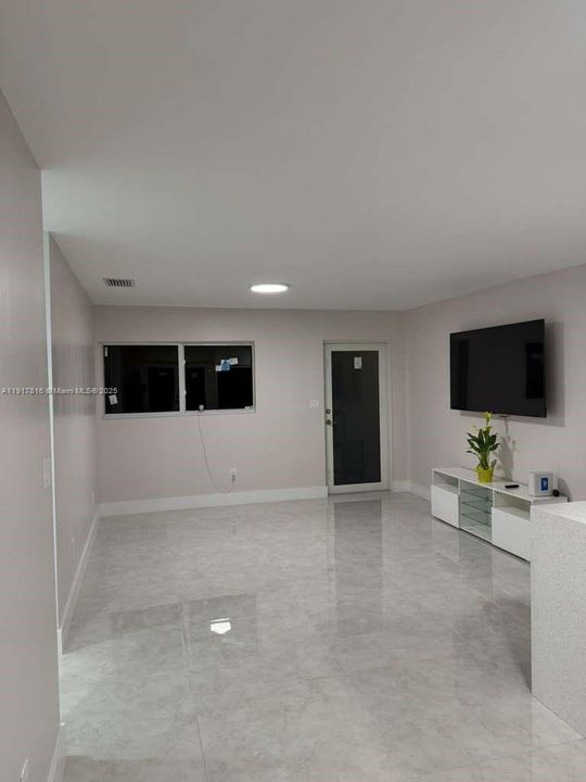 Active With Contract: $3,200 (3 beds, 2 baths, 1065 Square Feet)