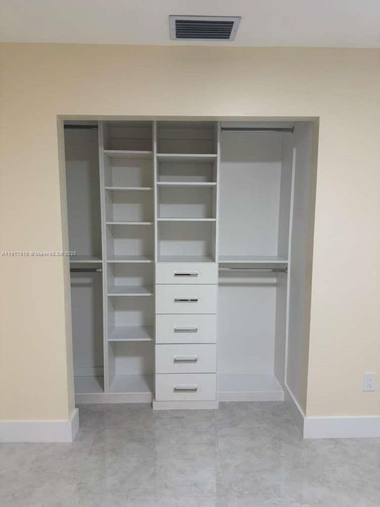 Active With Contract: $3,200 (3 beds, 2 baths, 1065 Square Feet)