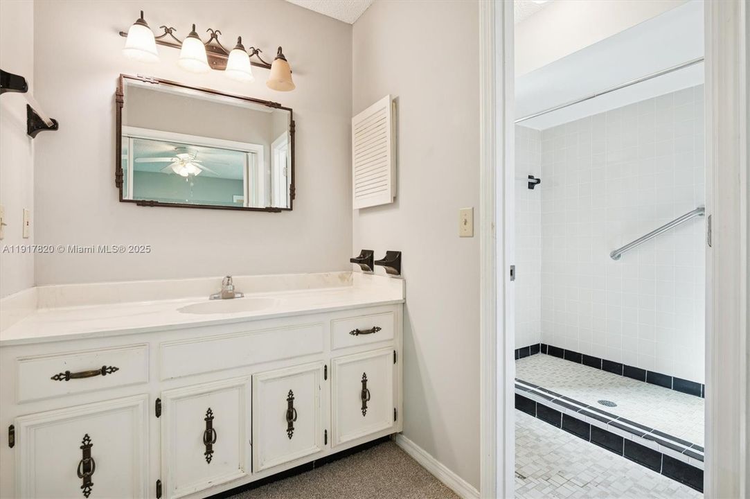 待售: $325,000 (3 贝兹, 2 浴室, 1630 平方英尺)