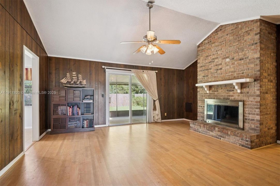 待售: $325,000 (3 贝兹, 2 浴室, 1630 平方英尺)