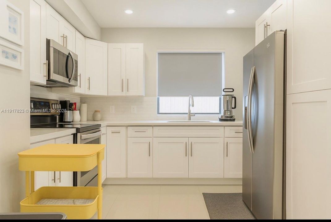 Под контрактом: $497,770 (3 спален, 2 ванн, 1378 Квадратных фут)