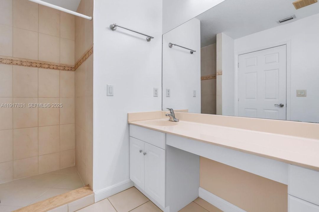 待售: $375,000 (2 贝兹, 2 浴室, 1351 平方英尺)