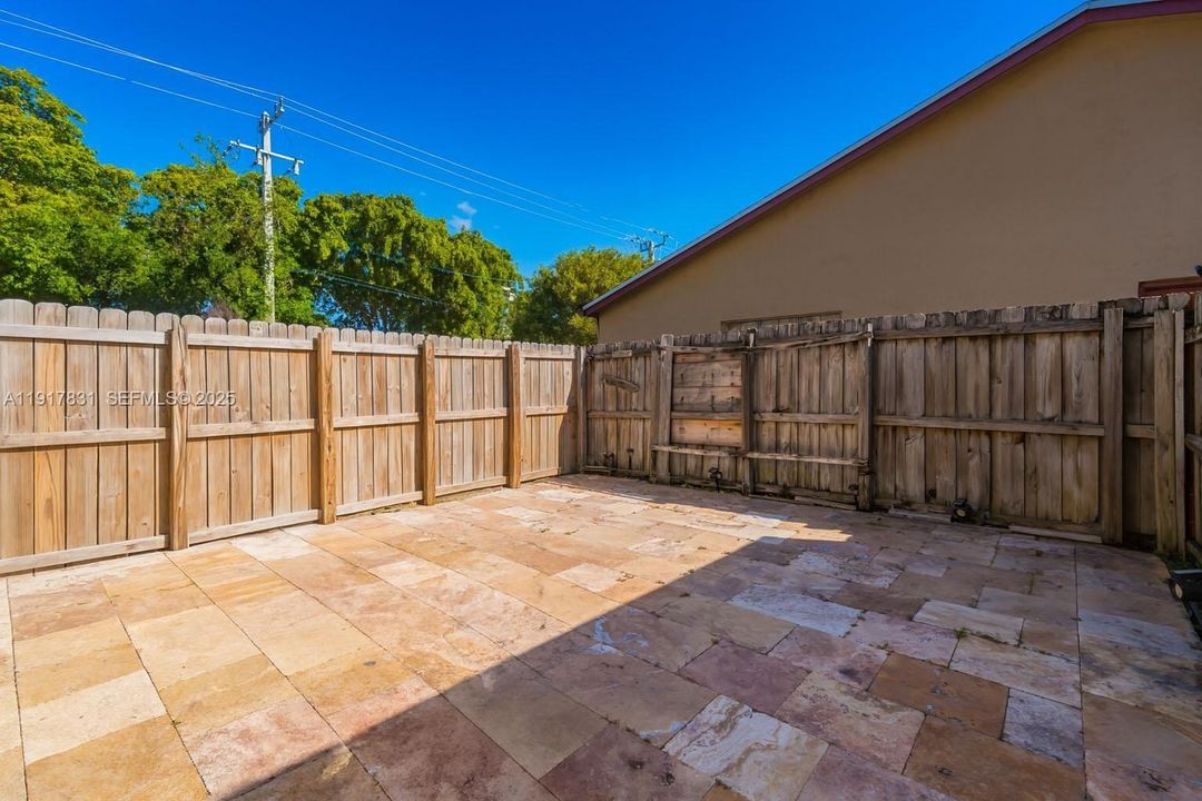 待售: $375,000 (2 贝兹, 2 浴室, 1351 平方英尺)